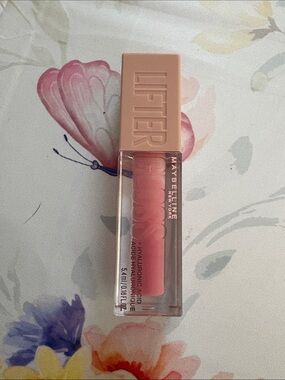 Maybelline Lifter Gloss Hydrating Lip Gloss - Gummy Bear